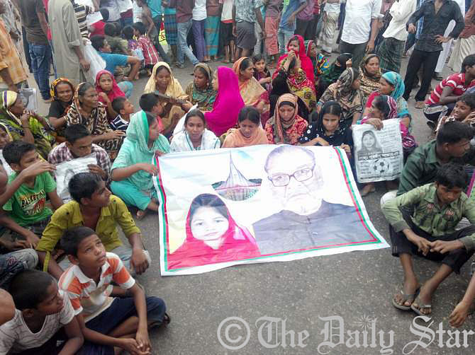 Locals and relatives stage demonstration on a road in Gazipur City Corporation area demanding rescue of missing female ward coucillor, Parvin Akter. Photo: STAR
