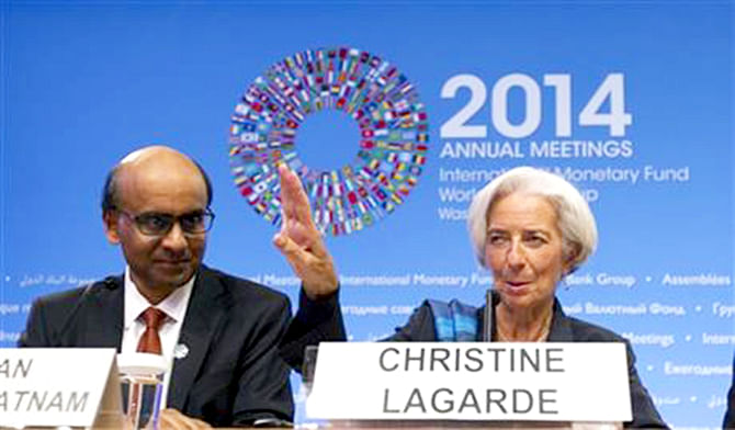 International Monetary Fund (IMF) Managing Director Christine Lagarde, accompanied by IMFC Chair and Singapore's Finance Minister Tharman Shanmugaratnam, speaks during a news conference at the World Bank Group-International Monetary Fund Annual Meetings at IMF headquarters in Washington, on October 11, 2014. Photo: AP