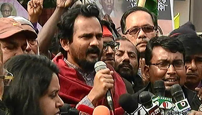 Imran H Sarker, spokesperson of a faction of Gonojagoron Mancha, gives reaction before media over the death penalty verdict on Jamaat leader ATM Azharul Islam for his wartime offences. Photo: TV grab