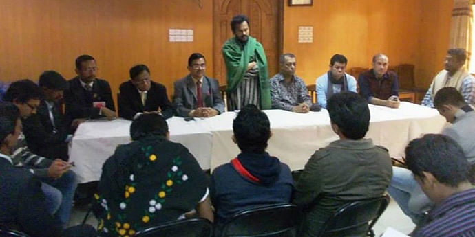 Earlier today, the leaders of Cable Operators Association of Bangladesh in a meeting with the mancha declared that they would take off the aired Pakistani television channels