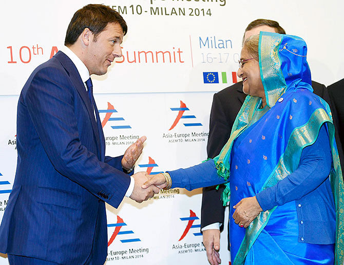 Bangladesh's Prime Minister Hasina Sheik (R) greets her Italian counterpart Matteo Renzi during the Asia-Europe Meeting (ASEM) in Milan October 16, 2014. Photo: Reuters