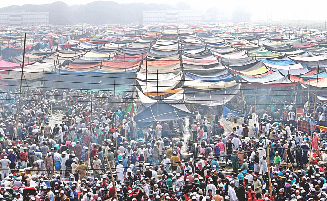 The grounds by the Turag river in Tongi swell with pilgrims during the three-day of first phase Biswa Ijtema on Januarty 9, 2015. Photo: Star
