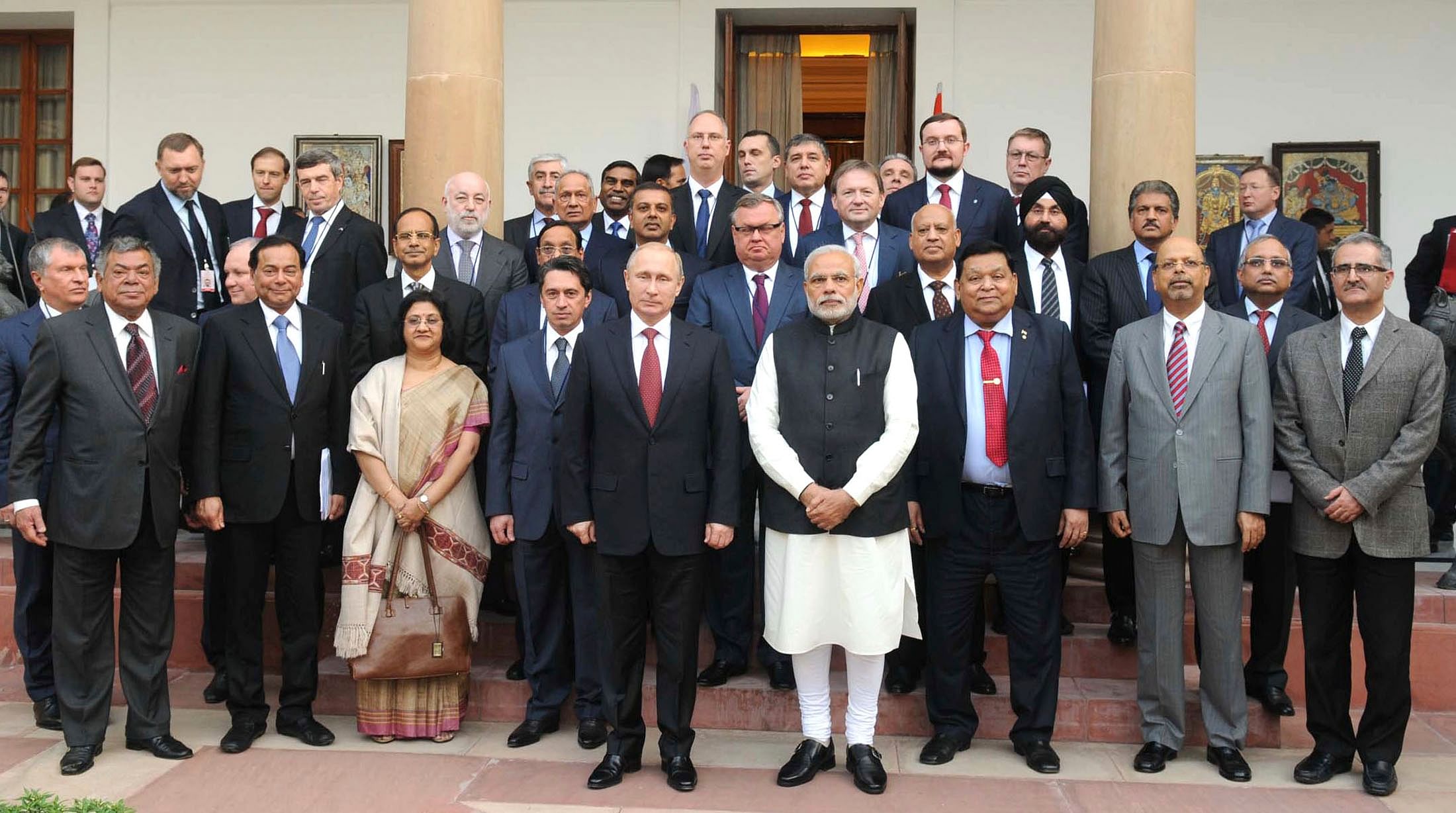 Russian President Vladimir Putin (centre L, first row) and Indian Prime Minister Narendra Modi (centre R, first row) pose for pictures with a group of CEOs after their interaction in New Delhi, in this December 11, 2014 handout picture courtesy of India's Press Information Bureau. Photo: Reuters.