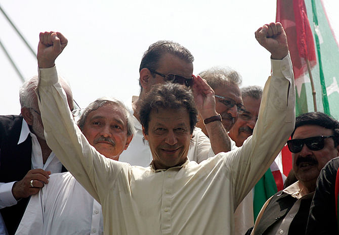 Imran Khan, chairman of Pakistan Tehreek-e-Insaf (PTI) political party, gestures as he leads the Freedom March in Lahore in this file picture taken August 14, 2014. Photo: Reuters