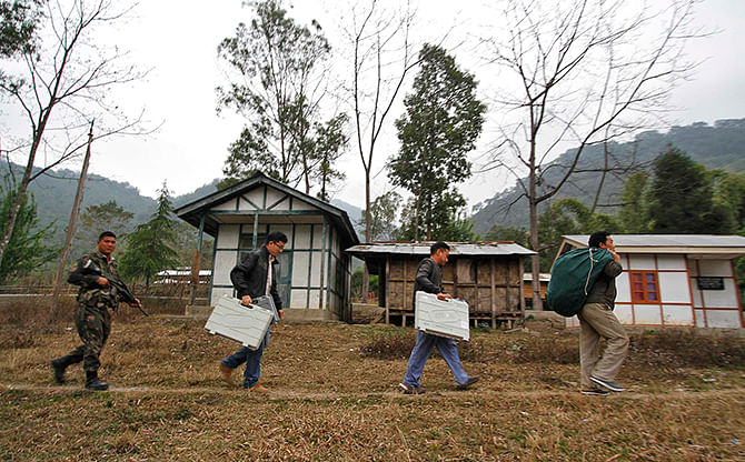 Electoral staff carry electronic voting machines (EVM) to a polling centre at Jamri village, in the northeastern Indian state of Arunachal Pradesh on Tuesday. India began in remote northeast the first phase of the world's biggest election, which will conclude on May 12. Photo: Reuters