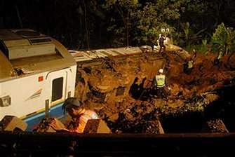Indonesian police search for survivors following a train derailment at village Mekar Sari in Tasikmalaya, West Java, Indonesia, Friday, April 4, 2014. A landslide triggered by heavy rain derailed a train as it travelled through Indonesia's main island of Java. Rail track is seen at bottom. Photo: AP