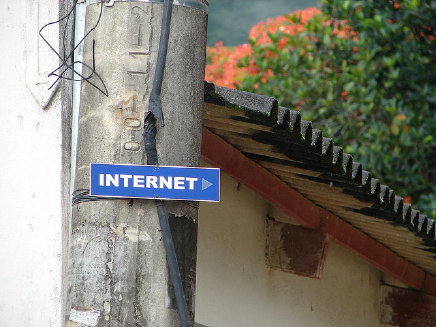 A sign pointing the way to Internet access in Rio de Janeiro, Brazil. Photo: The Washington Post