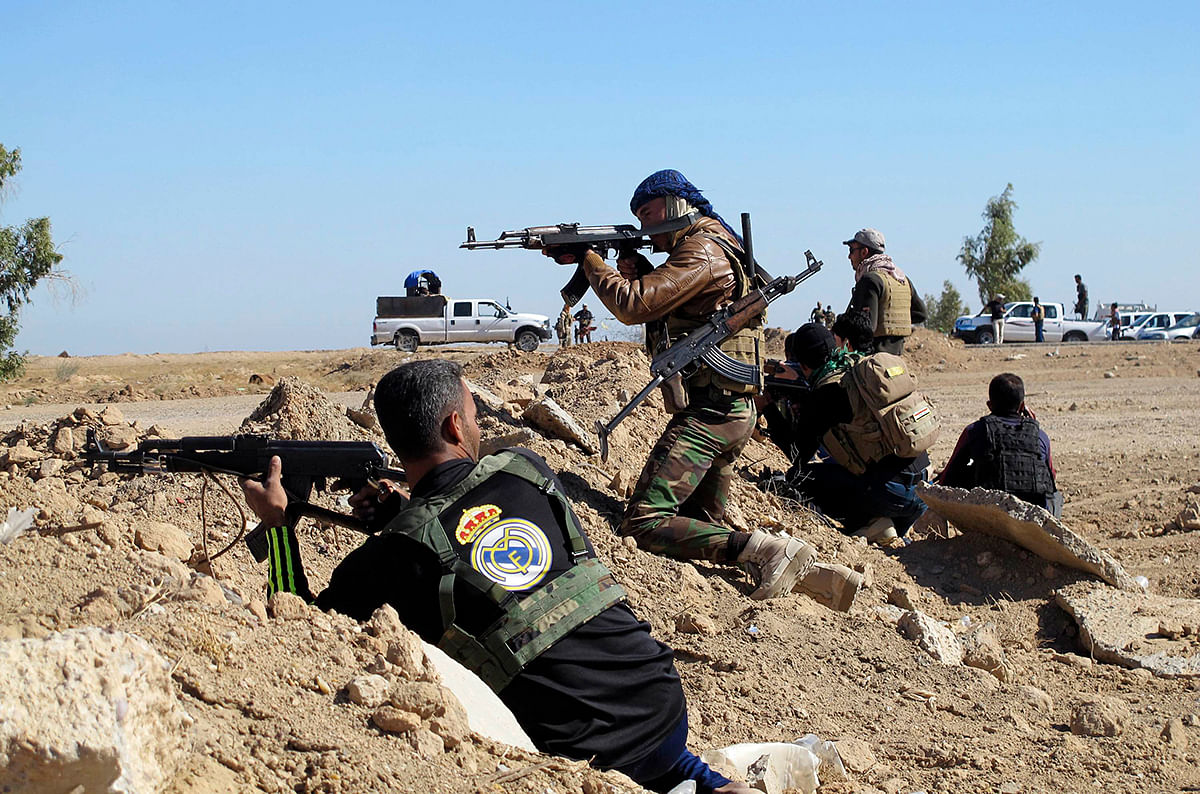 Tribal fighters take part in an intensive security deployment against Islamic State militants in the town of Amriyat al-Falluja in Anbar province, November 5, 2014. Photo: Reuters