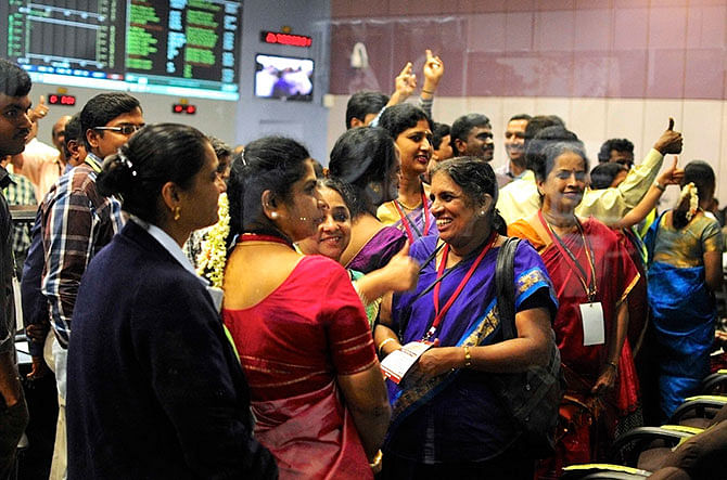Indian Space Research Organization (ISRO) scientists and engineers cheer after India's Mars orbiter successfully entered the red planet's orbit, at their Spacecraft Control Center, in this photo taken through a glass panel, in the southern Indian city of Bangalore September 24, 2014. Photo: Reuters