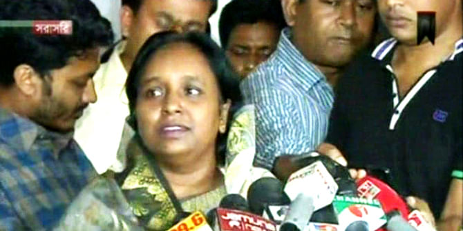 Selina Hayat Ivy addressing media at the secretariat premises on Monday after giving her deposition to a probe body over seven-murder case. Photo: TV grab