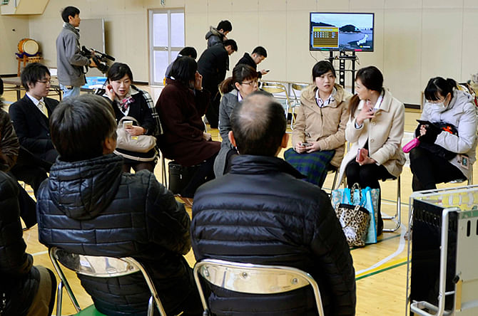 Local resident evacuees are seen at the gymnasium of Kamaishi elementary school after an evacuation warning was issued for coastal towns in Iwate prefecture in northeastern Japan after a tsunami warning was broadcast following a 6.9 magnitude earthquake, in Kamaishi, Iwate prefecture, in this photo taken by Kyodo February 17, 2015. Photo: Reuters