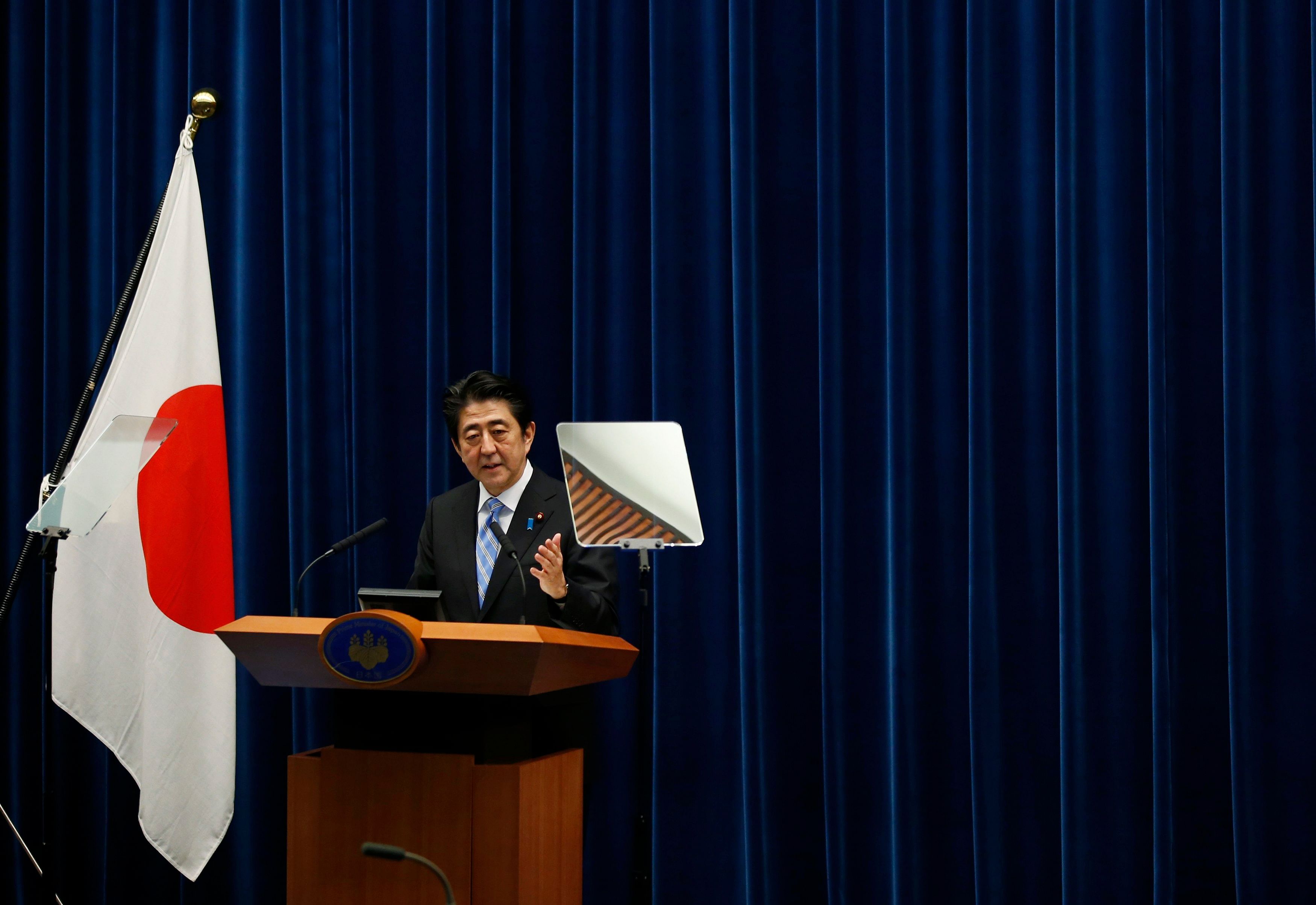 Japan's Prime Minister Shinzo Abe attends a news conference at his official residence in Tokyo November 18, 2014. Photo: Reuters