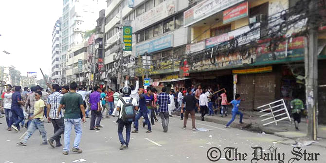 Deprived activists of Jatiyatabadi Chhatra Dal, student wing of BNP, lock into a clash with their rivals in front of the party’s Nayapaltan office in Dhaka Sunday afternoon over new central committee formation. Photo: Prabir Barua Chowdhury