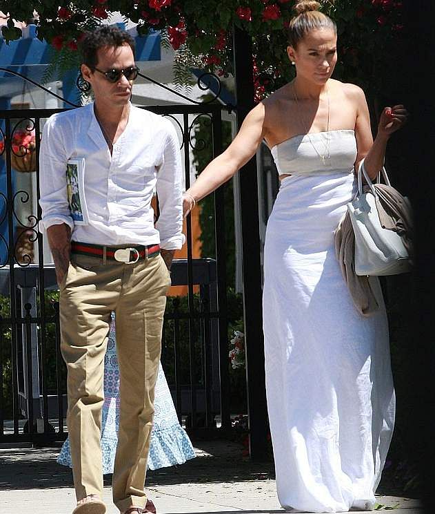 Jennifer Lopez with ex-husband Marc Anthony in June 2013 at an event for their twins Max and Emme, aged six. The photo is taken from Daily Mail Online.