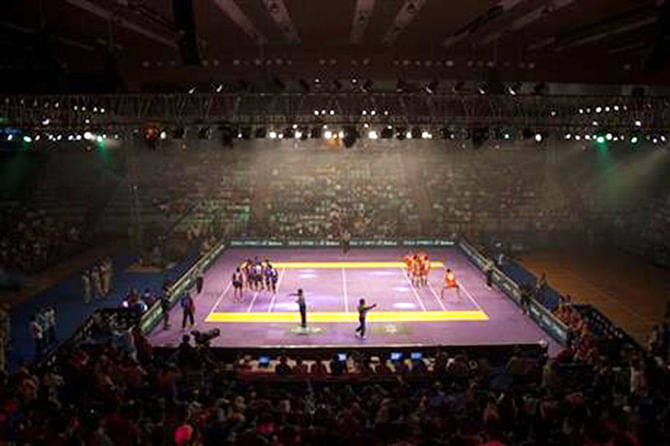 Indians watch a Pro Kabaddi League match in New Delhi, India on Aug 6, 2014. Photo: AP
