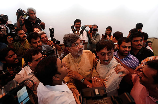 Indian children's right activist Kailash Satyarthi is surrounded by media at his office in New Delhi October 10, 2014. Photo: Reuters