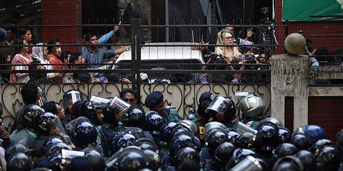 BNP Chairperson Khaleda Zia, confined inside her Gulshan residence, is barred to come out on Monday, January 5, 2015. Photo: Star