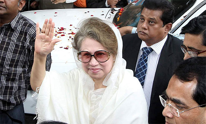 This January 15 photo shows BNP Chairperson Khaleda Zia waving hand for her supporters before appearing before a court in the capital.