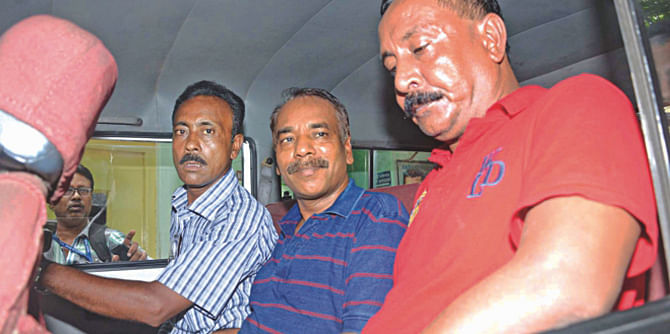 Nur Hossain, centre, the prime accused in the Narayanganj seven-murder, and his two 