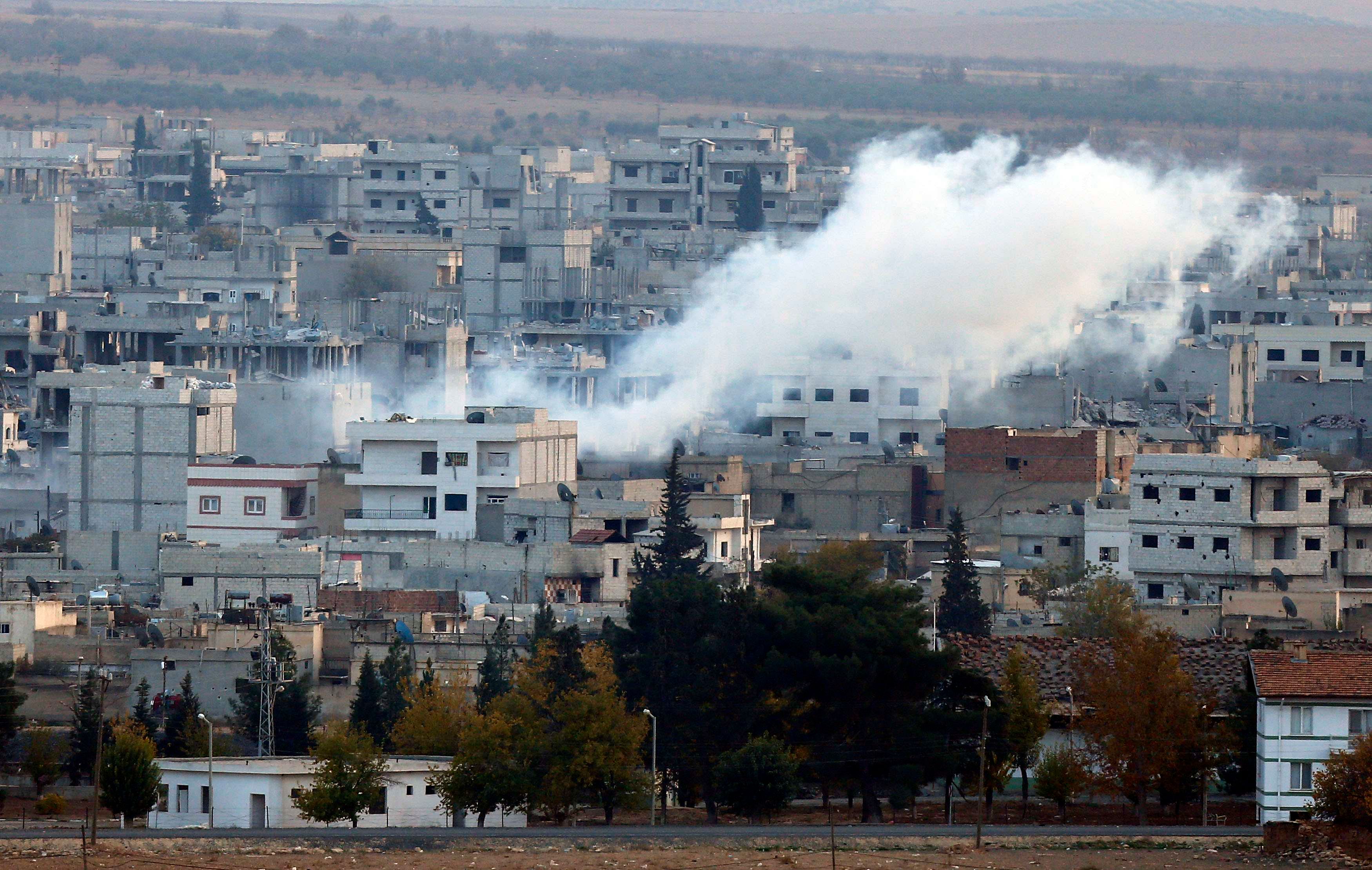 A view shows smoke raising from an eastern Kobani neighbourhood, damaged by fighting between Islamic State militants and Kurdish forces, November 20. Photo: Reuters 