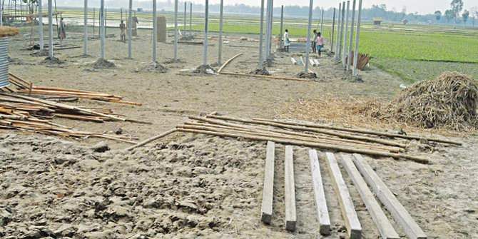An Awami Leaguer is getting structures built on a piece of land that belongs to Bhabani Kanta Sen at Rasulpur of Patgram in Lalmonirhat. Star file photo