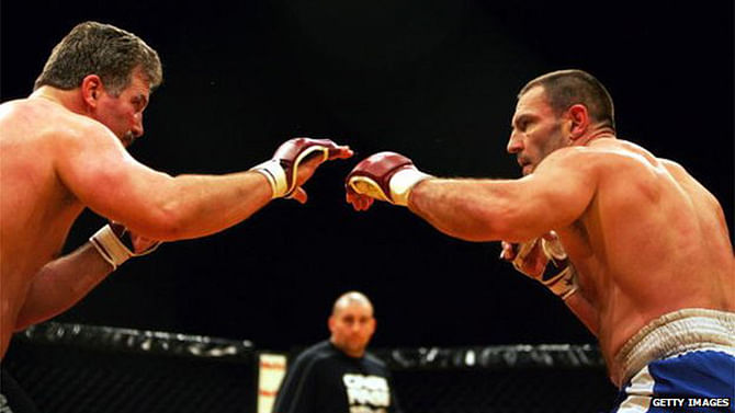 Dave Legeno (right) competed as a mixed martial arts fighter. Photo: Getty Images 