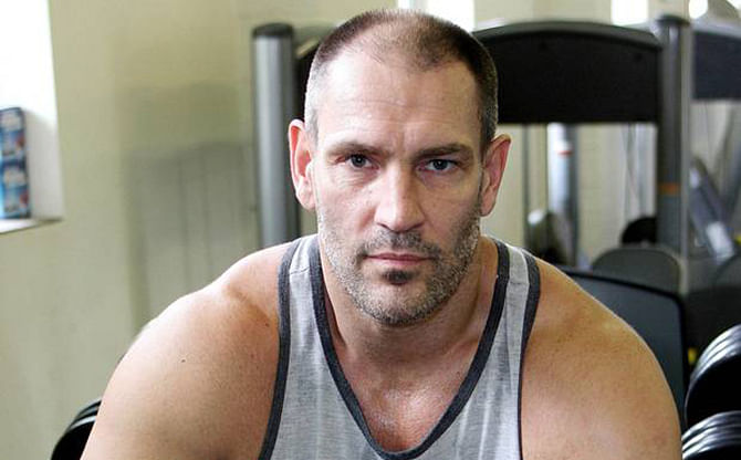 Dave Legeno pictured at the Moor Fitness Gym, Chesham, Buckinghamshire, Britain on 10 Aug 2009. Photo: The Independent 
