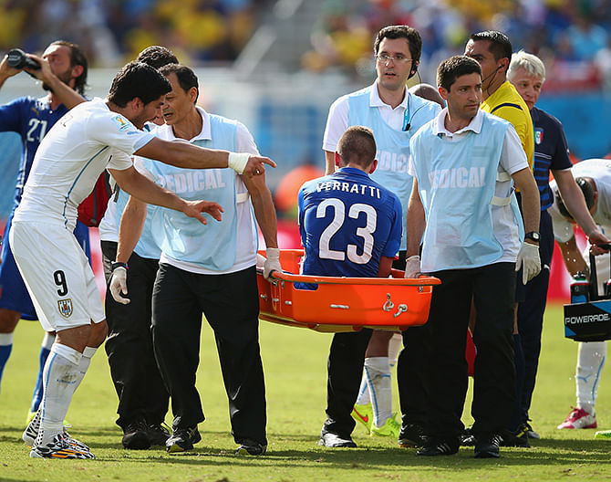 Luis Suarez of Uruguay (L) reacts as Marco Verratti of Italy is stretchered off the pitch during the 2014 FIFA World Cup Brazil Group D match between Italy and Uruguay at Estadio das Dunas on June 24, 2014 in Natal, Brazil. Photo: Getty Images