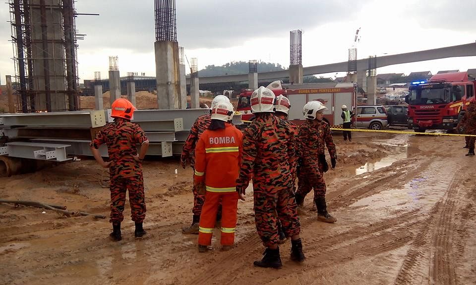 Fire and Rescue personnel looking for the trapped victims on Wednesday. Photo: The Star