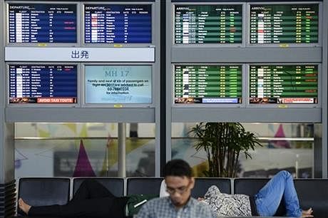 An electronic board displaying "Pray for MH17" at the departure hall at Kuala Lumpur International Airport in Sepang, Malaysia, Friday, July 18, 2014. Photo: AP 