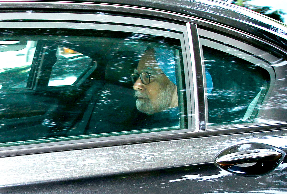 Indian Prime Minister Manmohan Singh arrives at India's presidential palace Rashtrapati Bhavan to tender his resignation to India's President Pranab Mukherjee in New Delhi May 17, 2014. Photo: Reuters