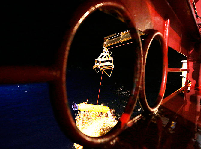 The Phoenix International Autonomous Underwater Vehicle (AUV) Artemis is lifted back onto the Australian Defence Vessel Ocean Shield after searching for missing Malaysia Airlines Flight MH370 in the Southern Indian Ocean on April 21. Photo: Reuters