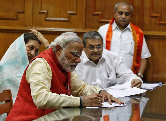 Hindu nationalist Narendra Modi, prime ministerial candidate for India's main opposition Bharatiya Janata Party (BJP), signs his nomination papers for the general elections in Vadodara, in the western Indian state of Gujarat April 9, 2014. Photo: Reuters
