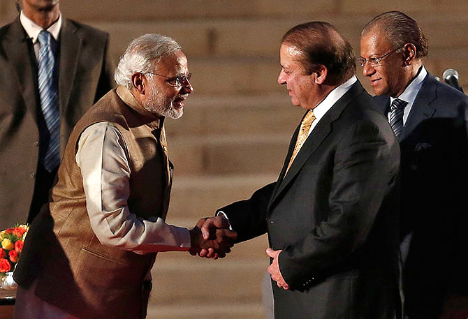 India's Prime Minister Narendra Modi (L) is greeted by his Pakistani counterpart Nawaz Sharif after Modi took the oath of office at the presidential palace in New Delhi on Monday. Photo: Reuters
