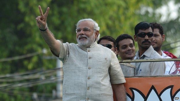 BJP leader Narendra Modi shows victory sign. Photo: AP