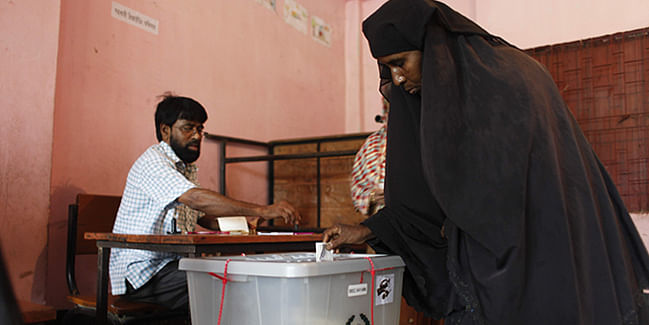 A woman cast her vote at a polling centre in Narayanganj by-election today. Photo: STAR