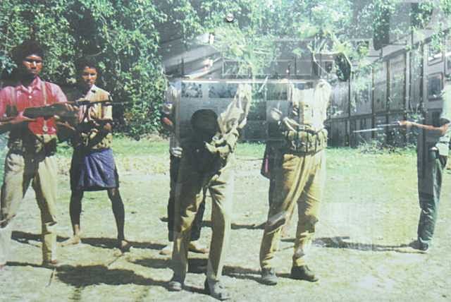 Pakistani soldiers captured by Mukti Bahini.