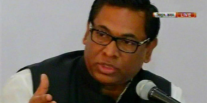 Nasrul Hamid, state minister for power and energy, addresses a press briefing at Segunbagicha in Dhaka over power restoration in the country. Photo: TV grab
