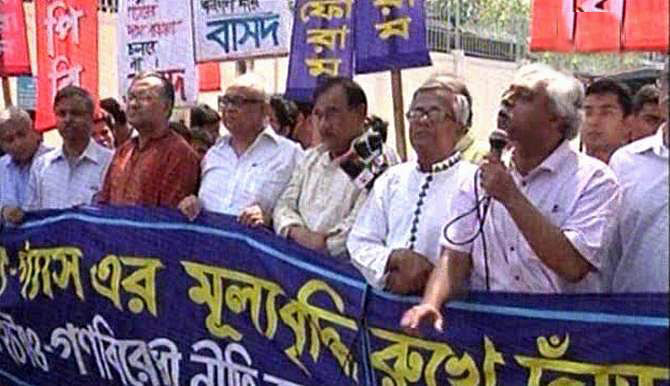 Leaders and activists of left-leaning parties stand with a banner during a demonstration Sunday morning in front of Jatiya Press Club in the capital protesting the power price hike. Photo: TV grab 