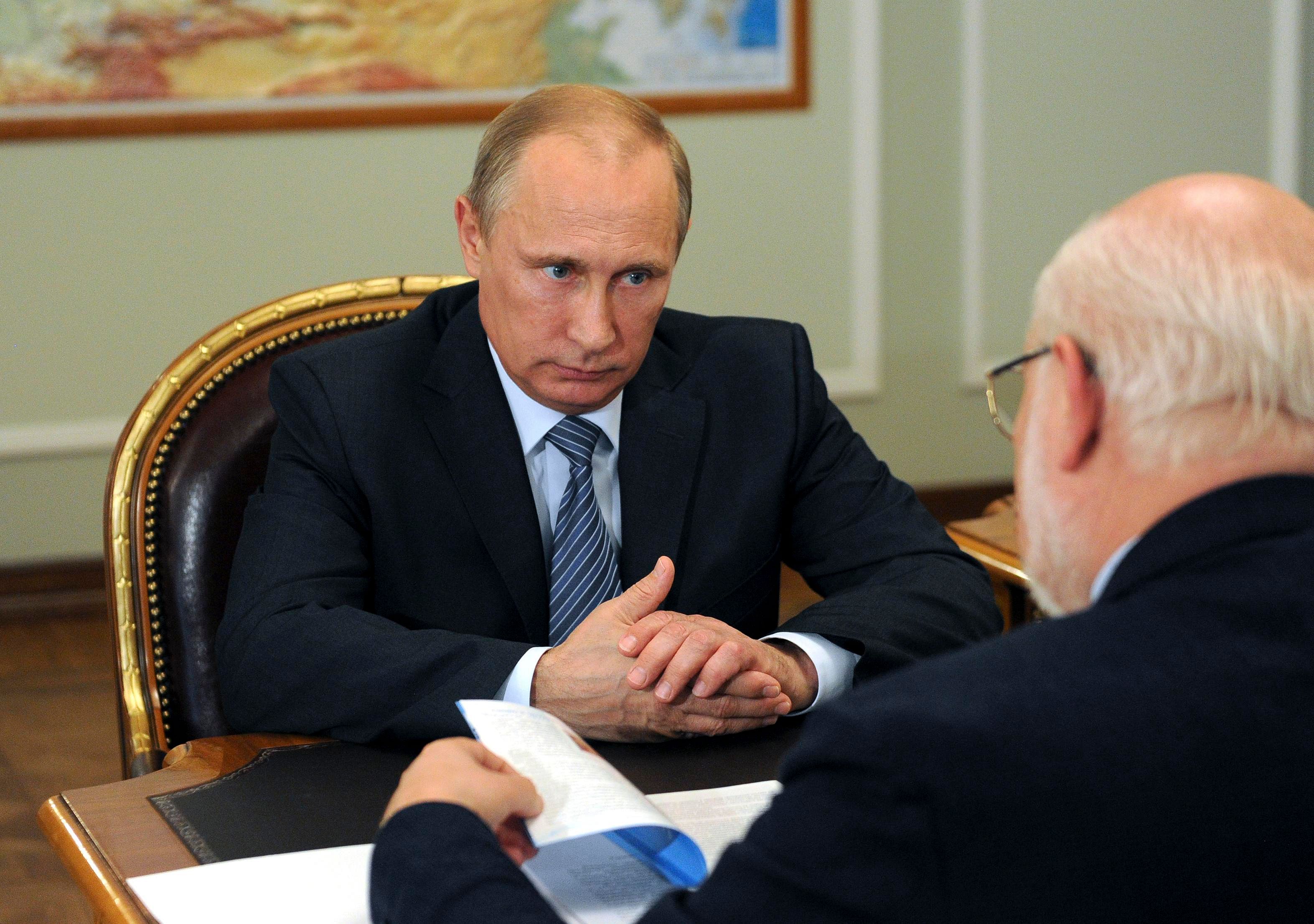 Russia's President Vladimir Putin meets with head of the presidential human rights council Mikhail Fedotov at the Novo-Ogaryovo state residence outside Moscow, July 29, 2014. Photo: Reuters