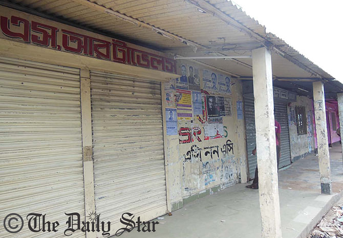 Shutters of bus counters at Dhaka bus stand are seen down in Kamarpara area of Rangpur city on Monday due to an indefinite strike enforced by transport workers. Photo: STAR