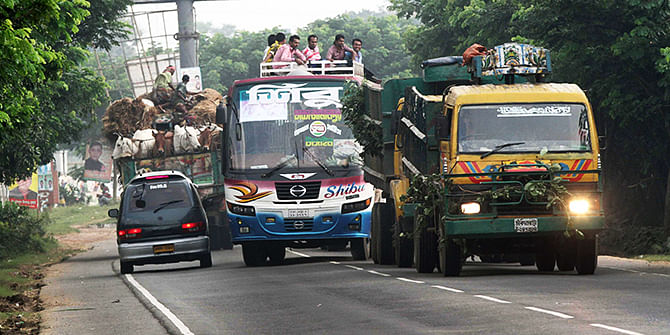Driver perform overtaking on the highways in the country is a common scene. Star file photo