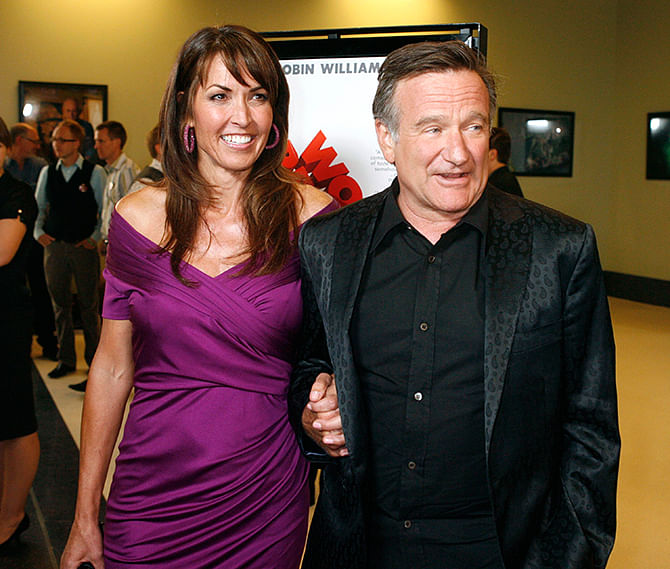Actor Robin Williams (R), star of the film "World's Greatest Dad", escorts Susan Schneider at the film's premiere in Los Angeles, California in this file picture taken August 13, 2009. Photo: Reuters