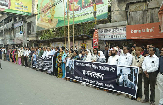 Thousands of people form a human chain at Zero Point in Rajshahi demanding swift arrest and punishment of the killes of RU teacher Professor Shafiul Islam. Photo: Star