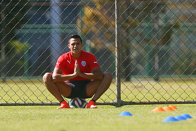 Alexis Sanchez of Chile in action during a training session as part of the 2014 FIFA World Cup at Toca da Raposa II on June 27, 2014 in Belo Horizonte, Brazil. Chile will face Brazil in a Round of 16 match as part of FIFA World Cup 2014 Brazil at Mineirao Stadium on June 27. Photo: Getty Images