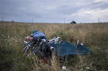 A body sitting in a plane chair is placed at the crash site of a Malaysia Airlines jet near the village of Hrabove, eastern Ukraine, Saturday, July 19. Photo: AP