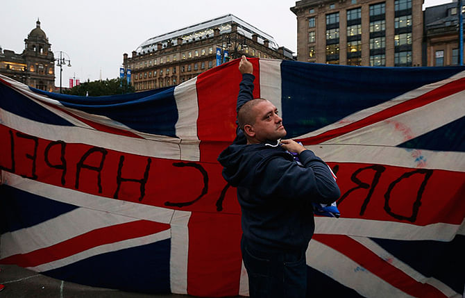A pro-union protestor waves a Union Flag during a demonstration at George Square in Glasgow, Scotland September 19. Photo: Reuters 