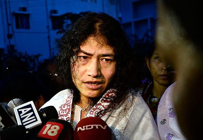 Indian human rights activist Irom Sharmila speaks to the media outside a prison hospital in the northeastern Indian city of Imphal August 20, 2014. Photo: Reuters