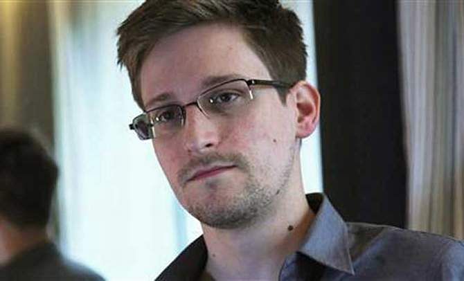 NSA whistleblower Edward Snowden, an analyst with a US defence contractor, is seen in this still image taken from video during an interview by The Guardian in his hotel room in Hong Kong June 6, 2013. Photo: Reuters