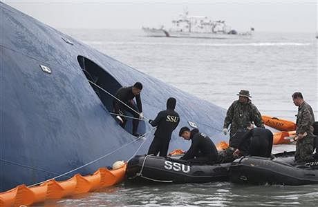 In this April 17, 2014 file photo, South Korean rescue team members try to rescue passengers trapped in the ferry Sewol sinking in the water off South Korea's southern coast near Jindo. Photo: AP